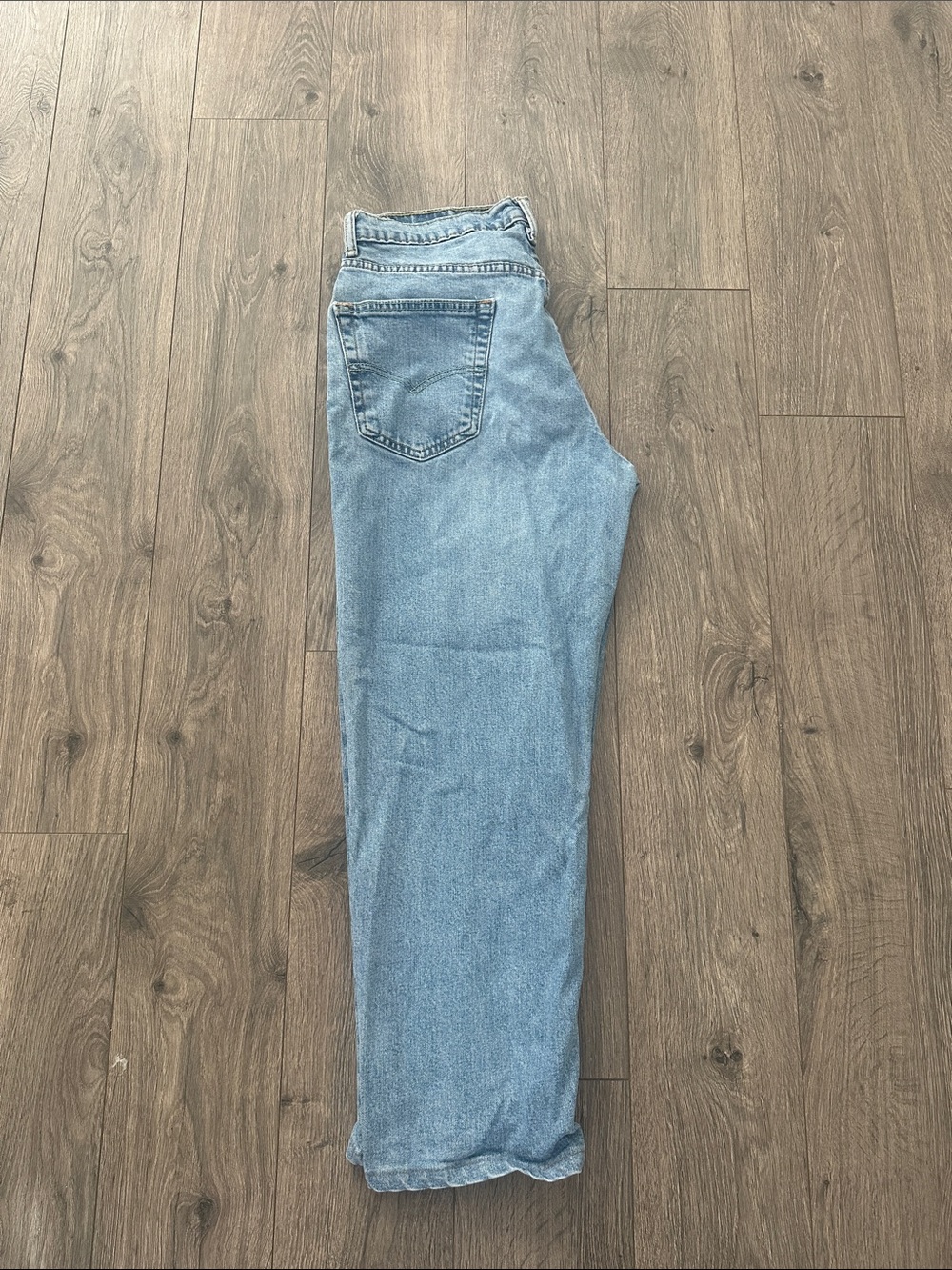 Levi 550 light wash jeans